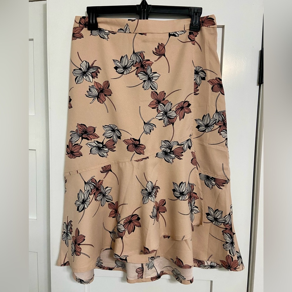 ⭐️ Banana Republic Factory Floral Skirt ⭐️